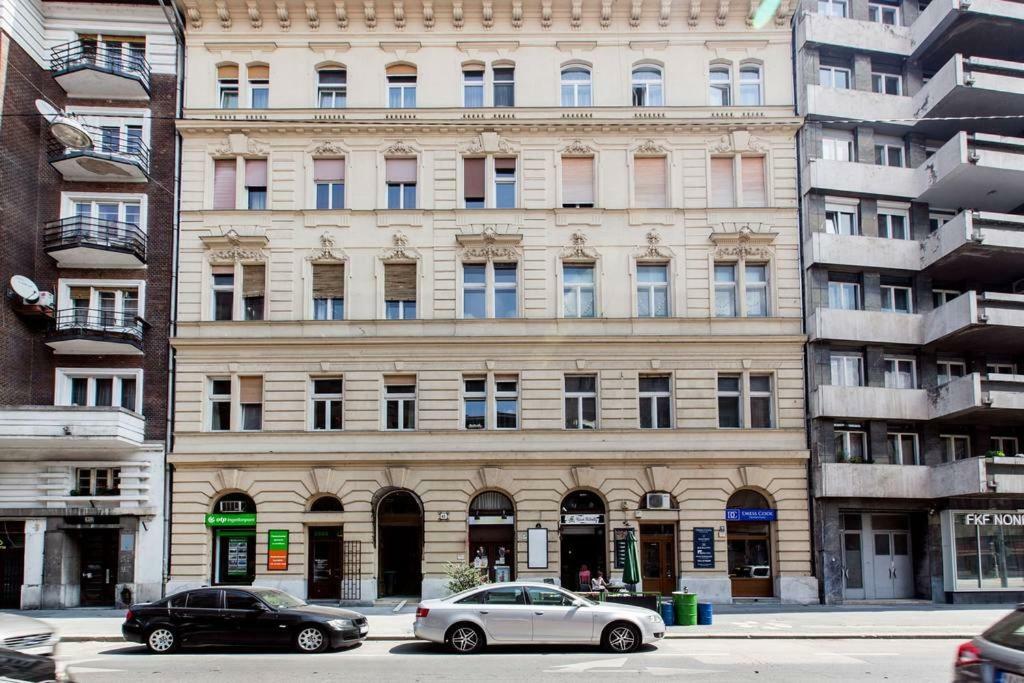 Main Street Budapeste Exterior foto